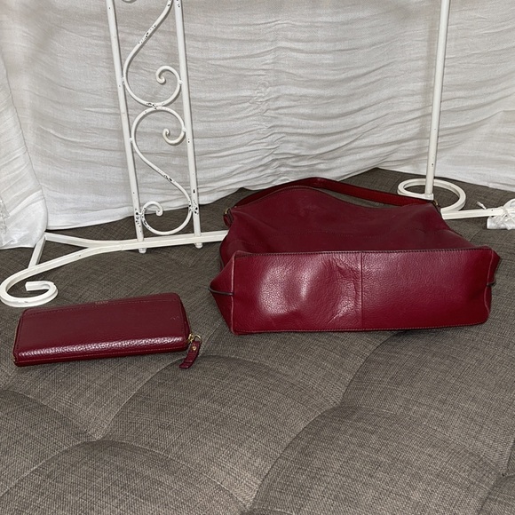 Fossil red leather purse and leather wallet. - Picture 4 of 10